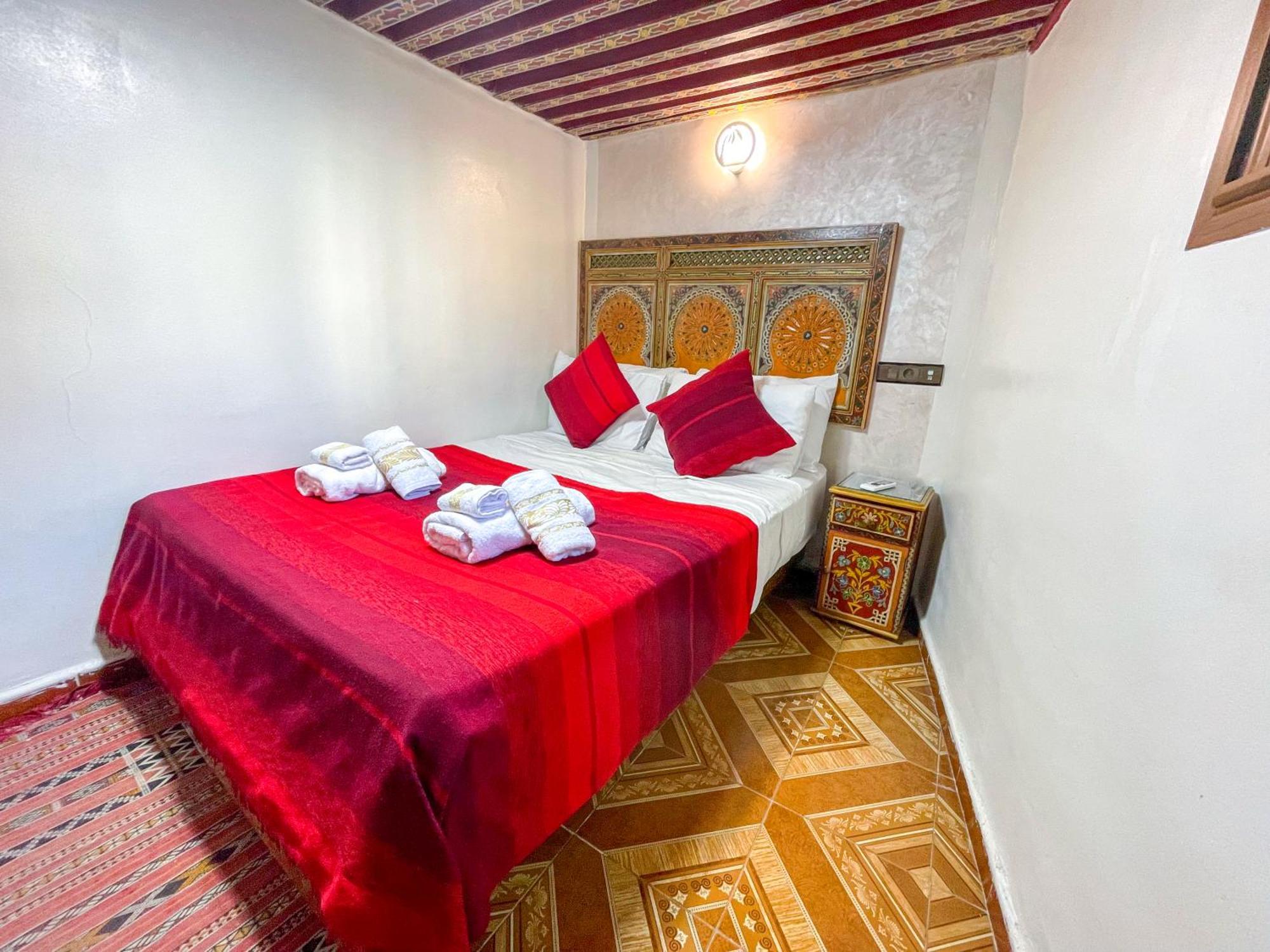 Riad Dar El Ouedghiri Fez Buitenkant foto