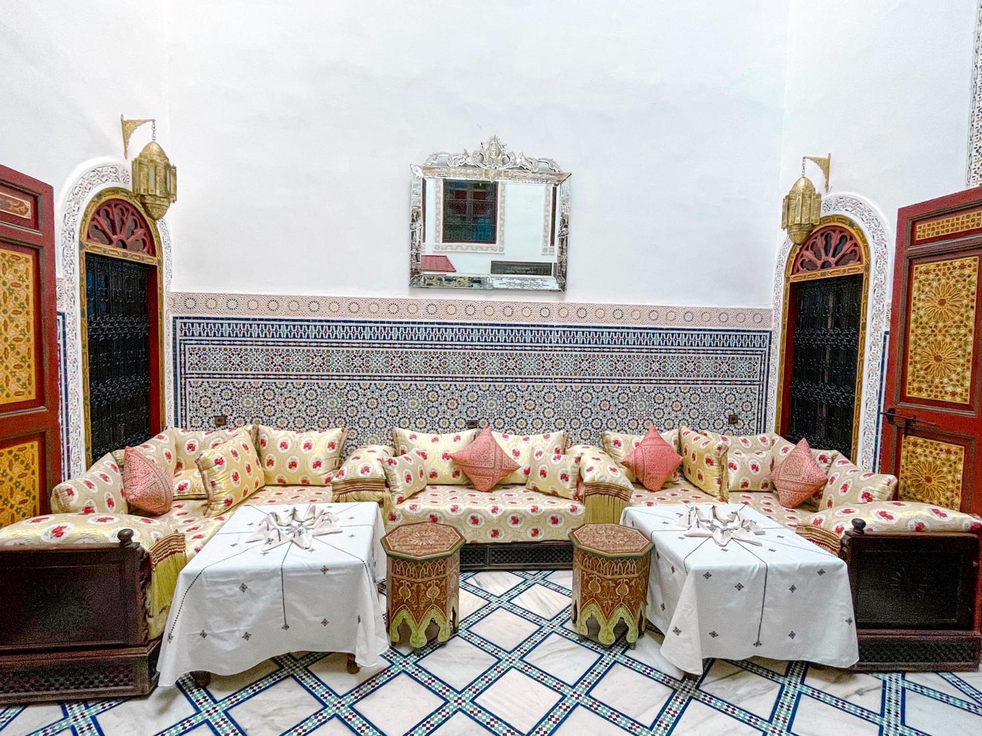 Riad Dar El Ouedghiri Fez Buitenkant foto