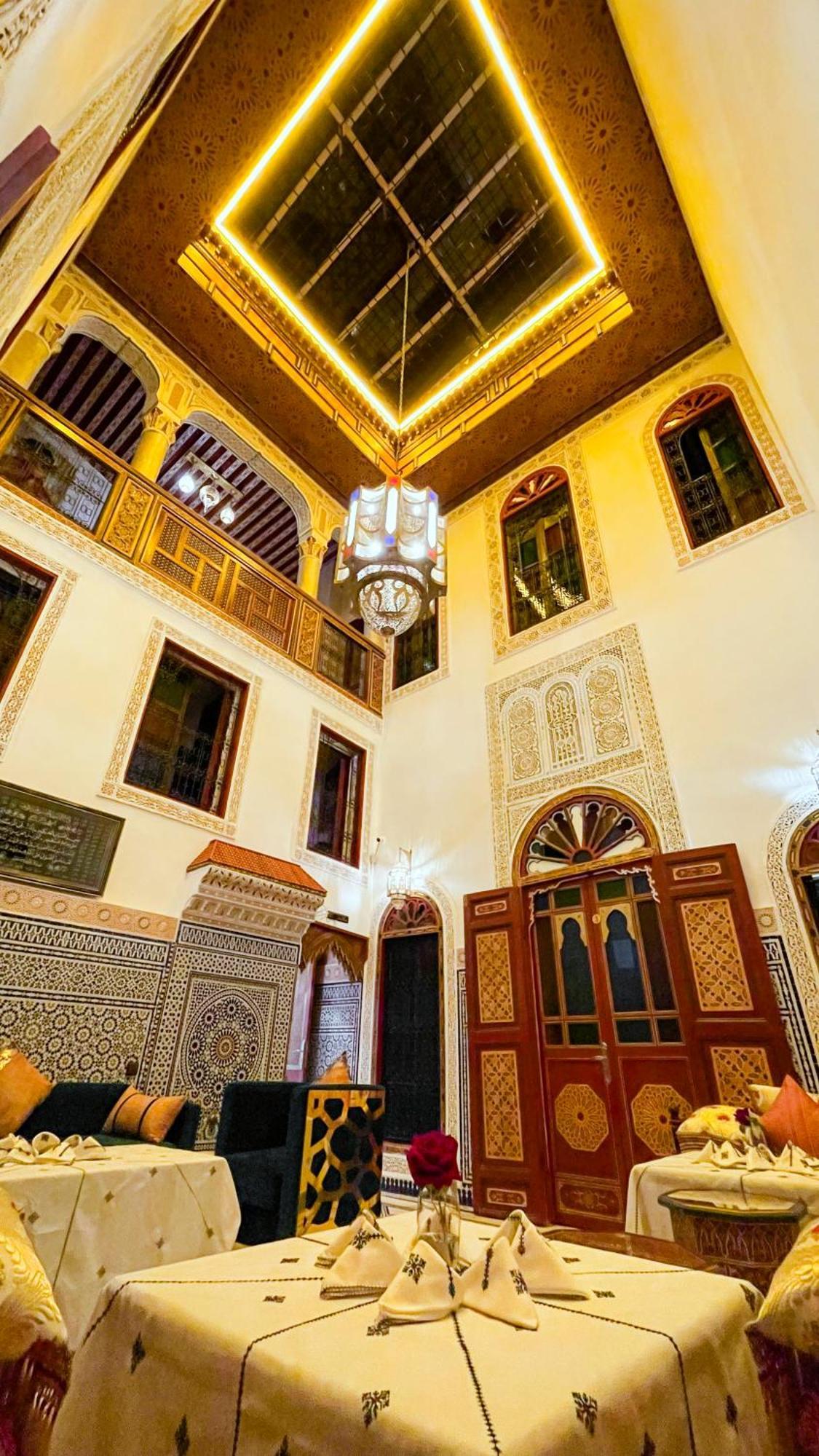 Riad Dar El Ouedghiri Fez Buitenkant foto